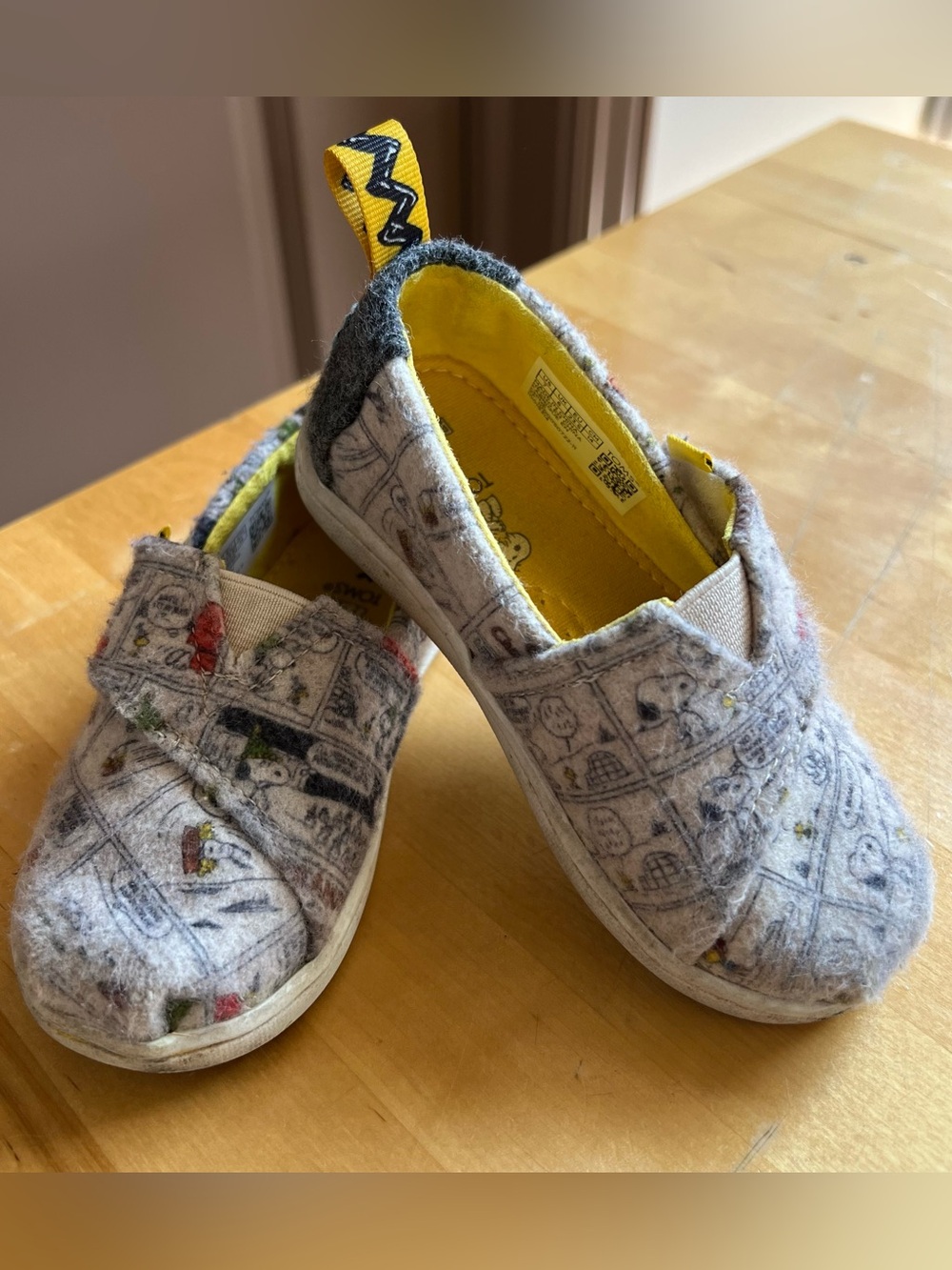 TOMS x Peanuts Snoopy Felt Slip On Shoes Toddler Size 7